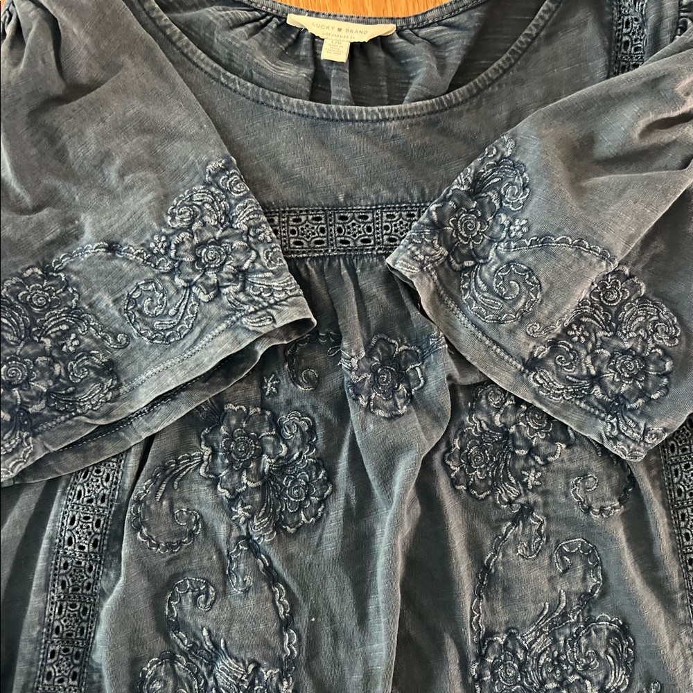 Cute embroidered Lucky Brand top - size L
